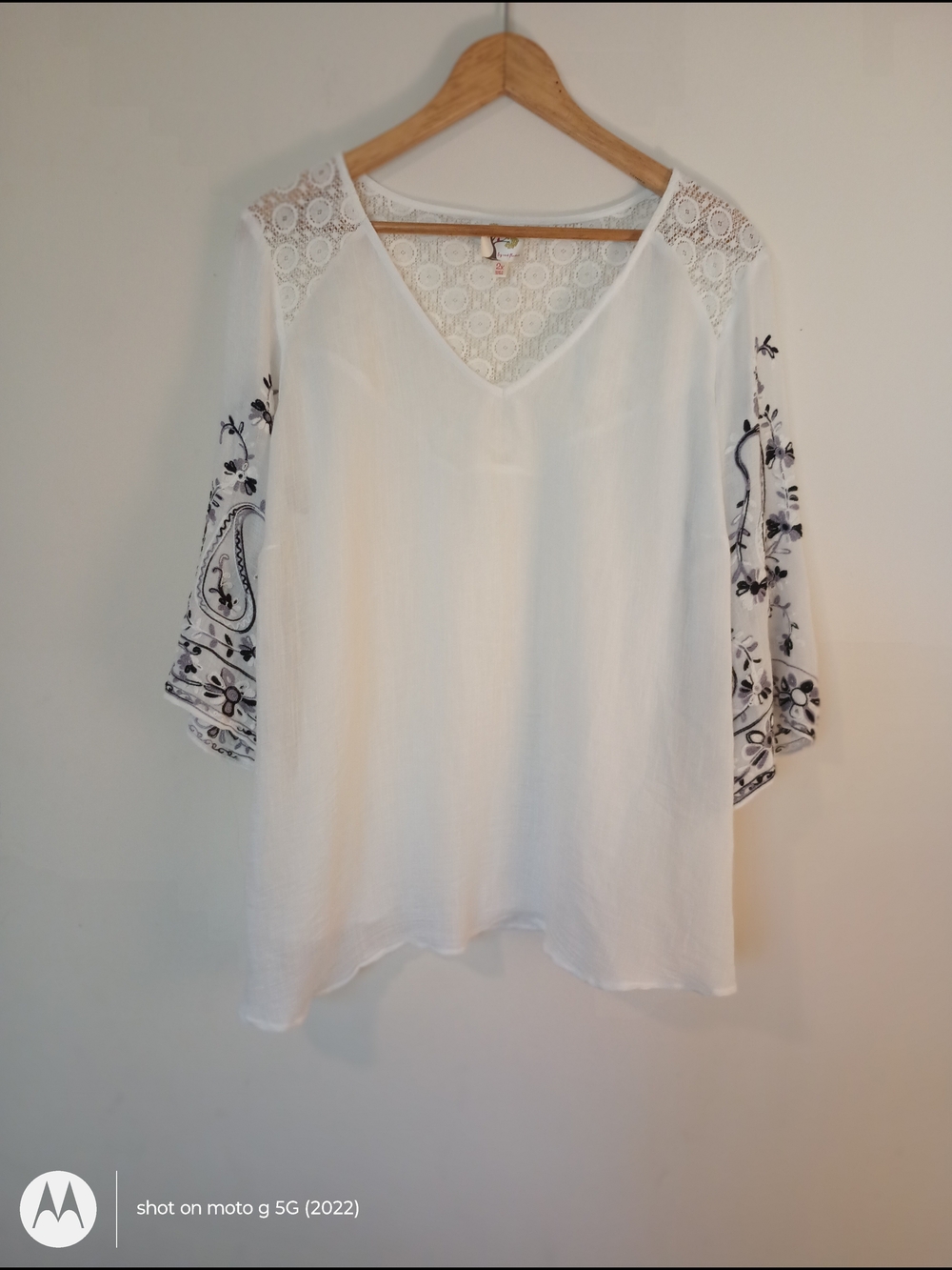Fig and Flower V-Neck Tunic Blouse With Embroidered Sleeves Size 2X